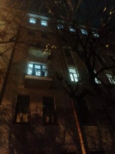 Вид с улицы
Галерея «Атос». Вернисаж «Сергей Монтелли.Живопись, графика»
 01.11.2025
Фото: Станислав Коган