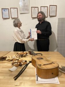 Санкт-Петербургский Фехтовальный Клуб. За выступление на Гранд Ассо вручается благодарственная грамота  Алексею Тонких, руководителю ансамбля старинной музыки «Контрапунктус».
23.11.2025

