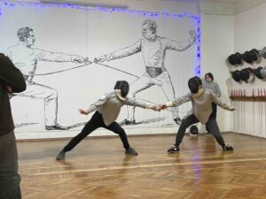 Святочный турнир старшего курса школы «Плащ и шпага. Главный судья Руслан Каприлов. Вторую подгруппу судит фехтмейстер Михаил Шеремет.
СПбФК 17.01.26
