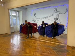 Открытие Святочного вечера в Санкт-Петербургском Фехтовальном Клубе.
Парадный салют учеников школы «Плащ и шпага». 
17.01.26
